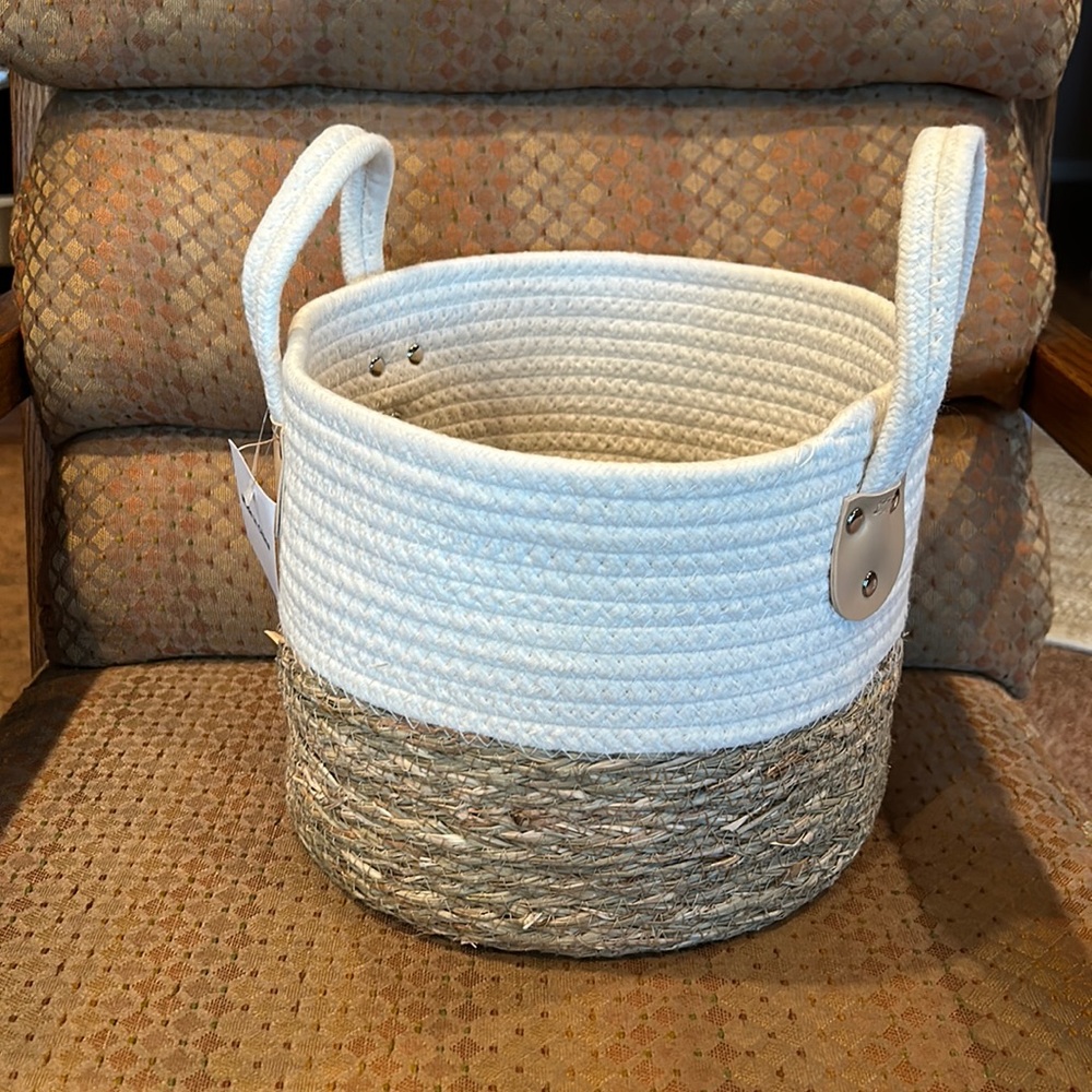 Farmhouse Cotton Rope Storage Basket White & natural tan.  So cute NWT